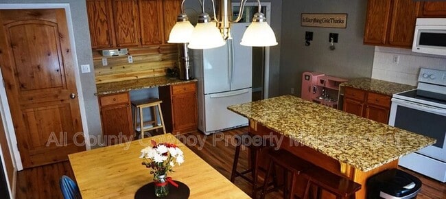 Foto del edificio - 1915 E Custer St