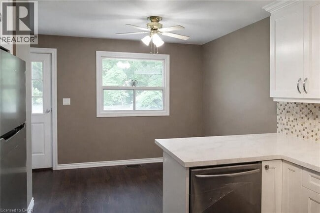 Building Photo - 22 Grant St