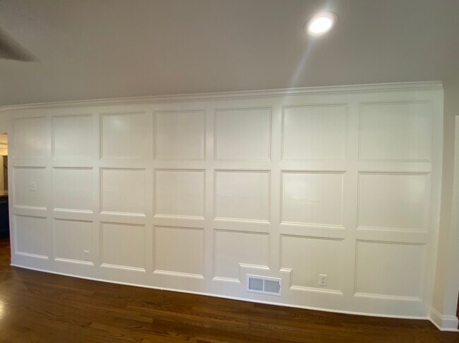 Building Photo - 2293 Country Club Dr SW