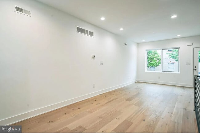 Building Photo - 1309 S 32nd St