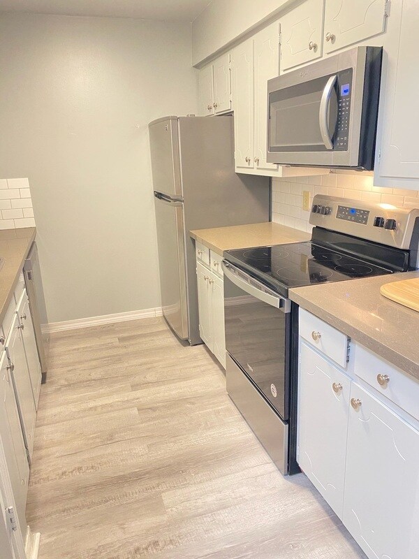 110 5th St, Daphne, AL 36526 Condo for Rent in Daphne, AL