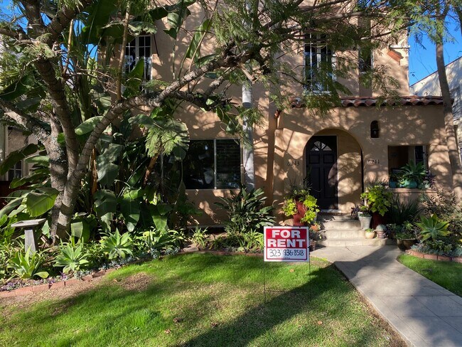 front view - 6213 W 6th St