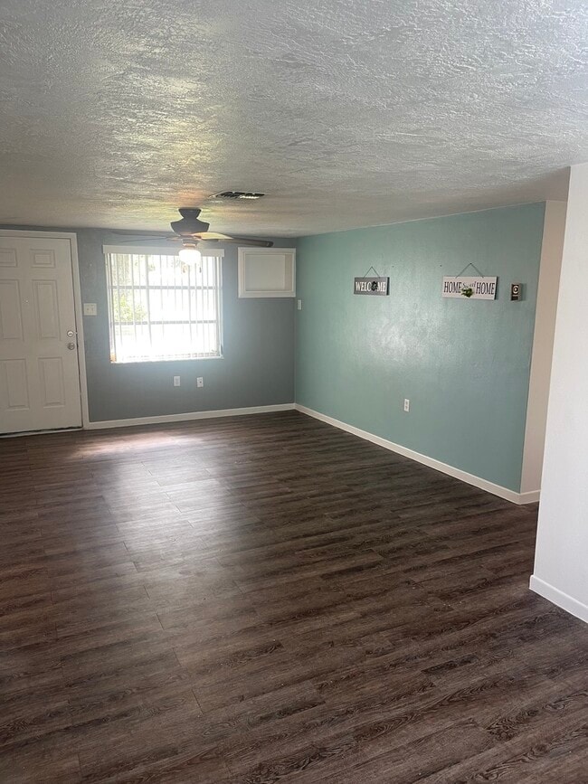 Building Photo - 7 Donna St