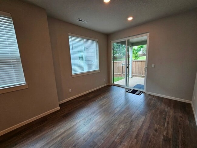 Building Photo - 5Bd/3Ba Two Story House - For viewing!