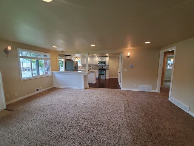 Building Photo - 2717 S Fruitland