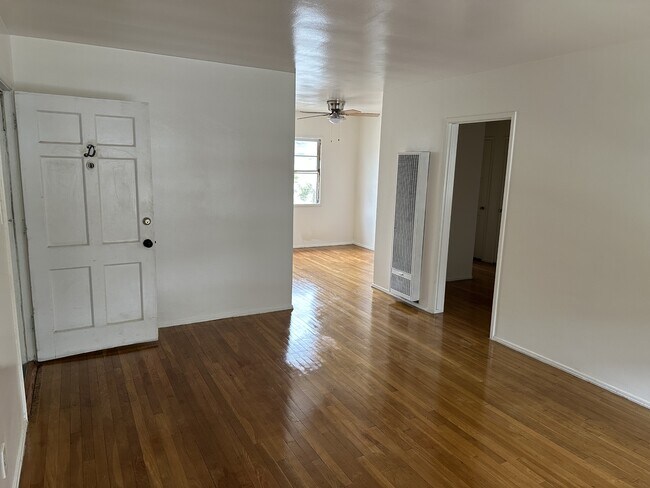 Foto del edificio - 2441 Silver Lake Blvd