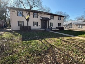 Building Photo - 208 Meadow St