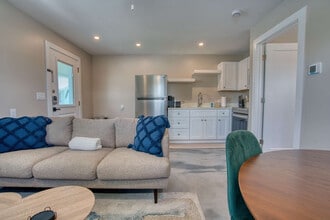 Building Photo - 126 Mango St