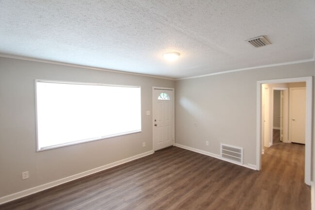 Foto del edificio - Great Home - New on The Market!!