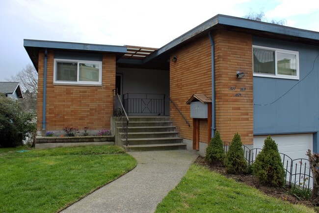 Entrance -- apartment on the left - 3627 14th Ave W