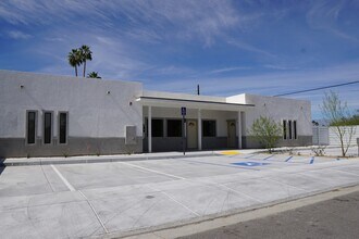 Building Photo - 517 S Mountain View Dr