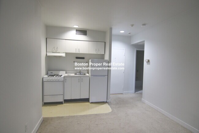 Building Photo - 548 Columbus Ave