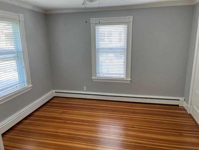 Building Photo - 127 Linden St