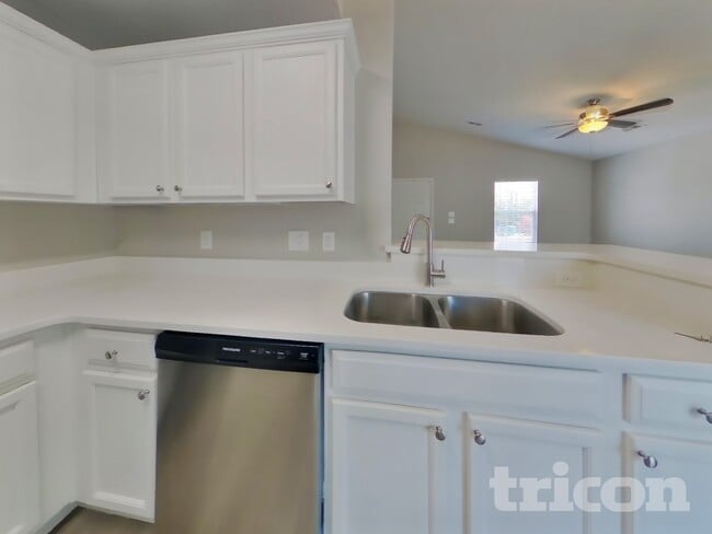 Building Photo - 15228 Pangborn Pl