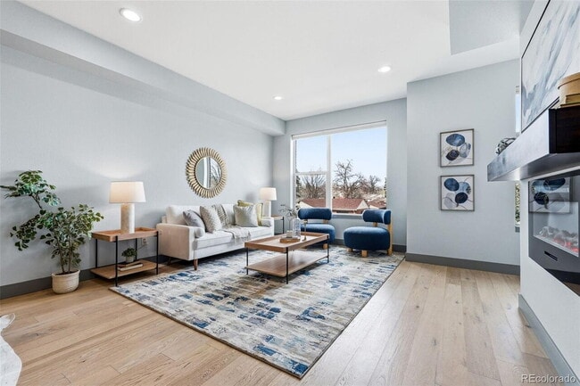 Building Photo - 2-Bed/2.5 Bath Townhouse with 2 car garage!  Upper level deck with views!