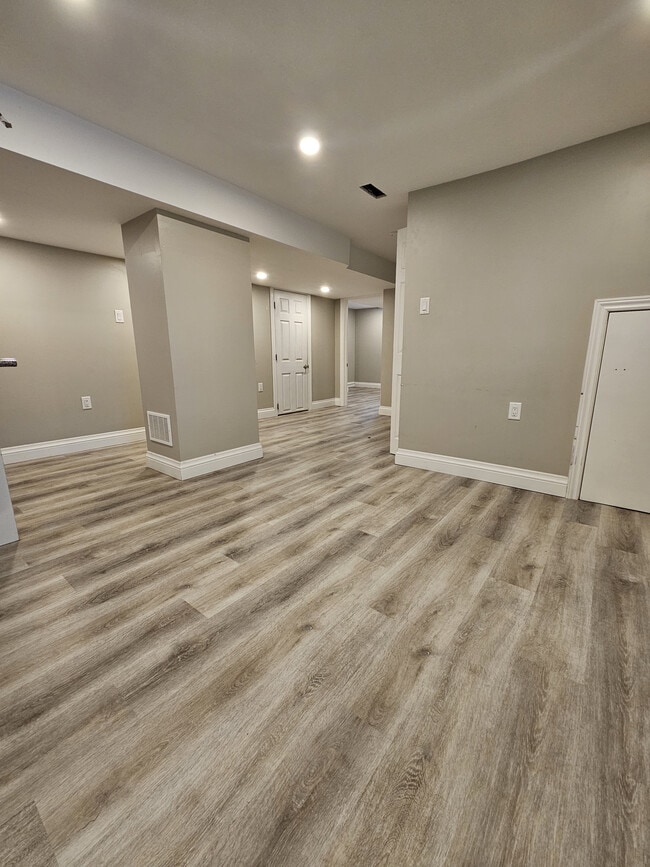 Building Photo - Amazing 2 BED 1 BATH BASEMENT UNIT IN HAMILTON MOUNTAIN