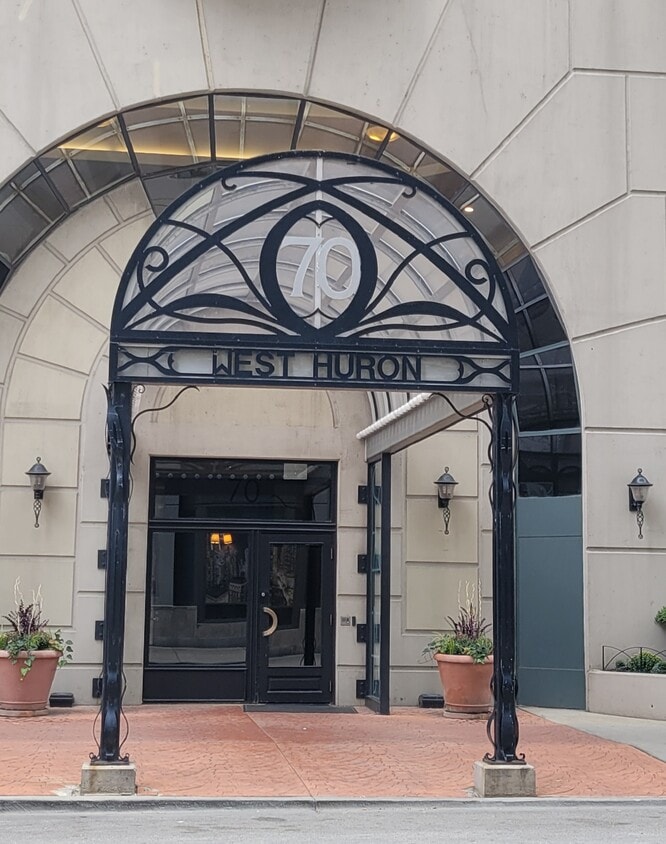 The Hermitage Entrance - 70 W Huron St