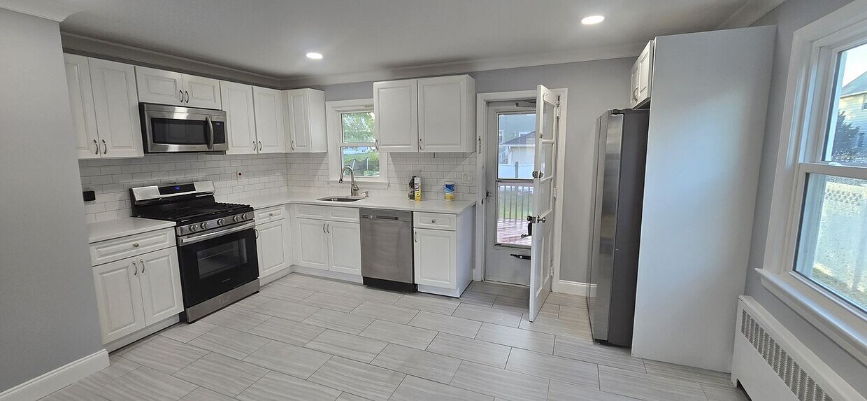 Foto principal - 103 Orono St