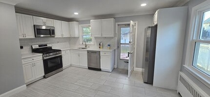Building Photo - 103 Orono St