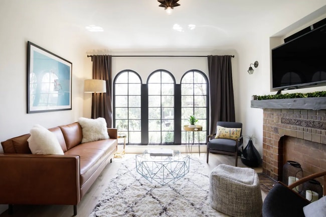 Foto del edificio - 1911 Rosalia Rd