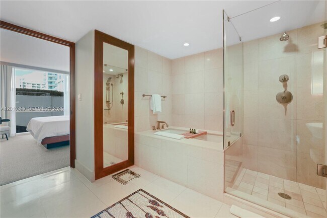 Foto del edificio - 6801 Collins Ave