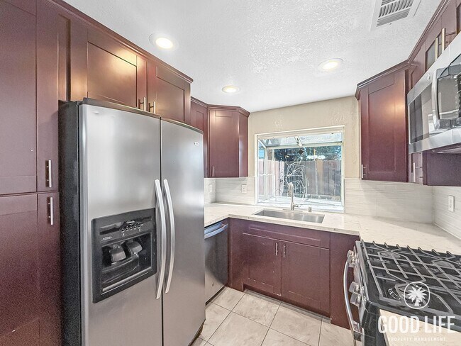 Foto del edificio - Beautiful 2B 2.5BA Townhouse in El Cajon!