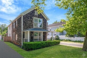 Building Photo - 644 Roanoke Ave