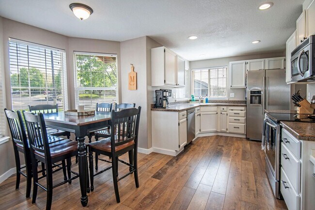 Building Photo - Single level home