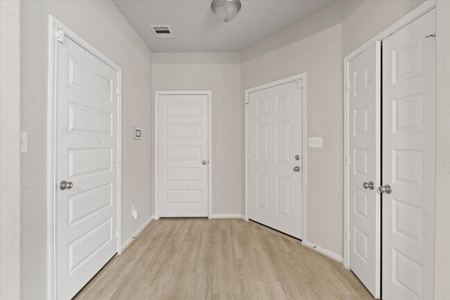 Foto del edificio - 5308 CJ Walker Ln