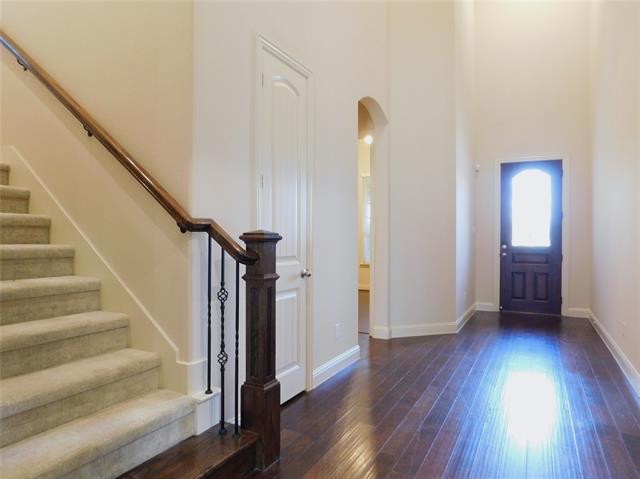 Building Photo - 1704 Serra Dr