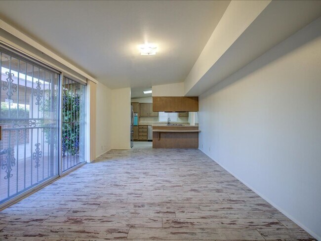 Foto del edificio - Charming 3-Bedroom, 2-Bath Home with Spaci...