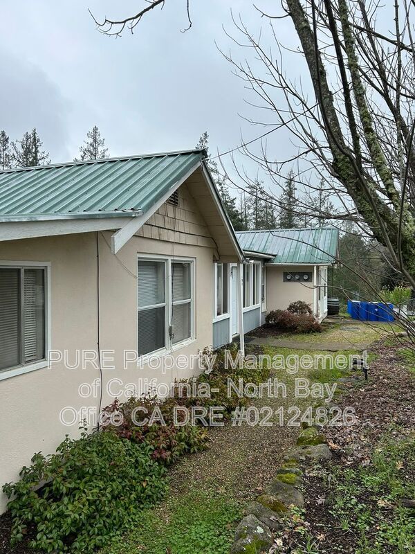 Building Photo - 195 Sky Oaks Dr