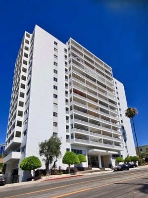 Walk to the strip. - 999 N Doheny Dr