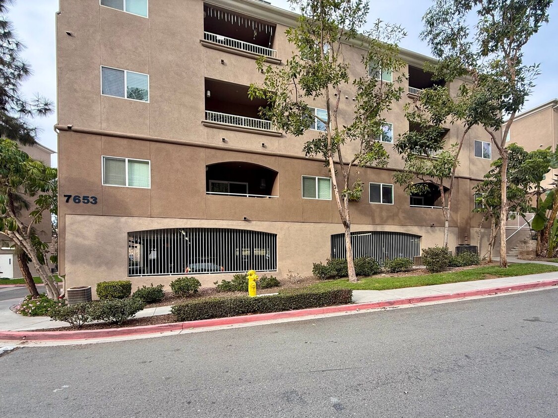 Foto principal - Spacious Condo in the Beautiful Gated Comm...