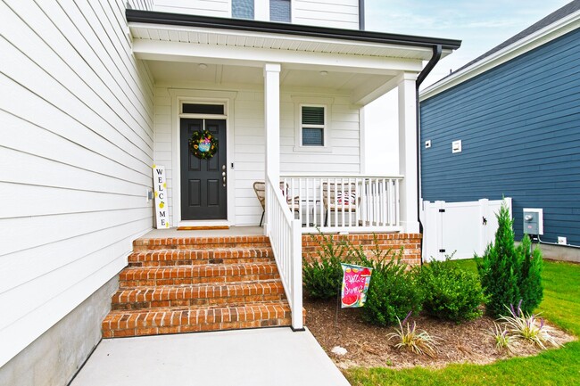 Building Photo - Charming Rolesville Home with Screened Por...