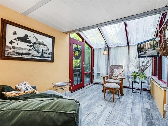 Foto del edificio - 1310 Hollow Rd