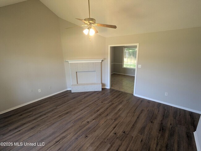 Building Photo - 904 Acorn Cove