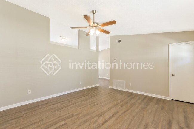 Building Photo - 6525 Emerald Pointe Cir