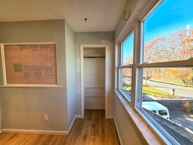 Building Photo - 40 Carlton Ave