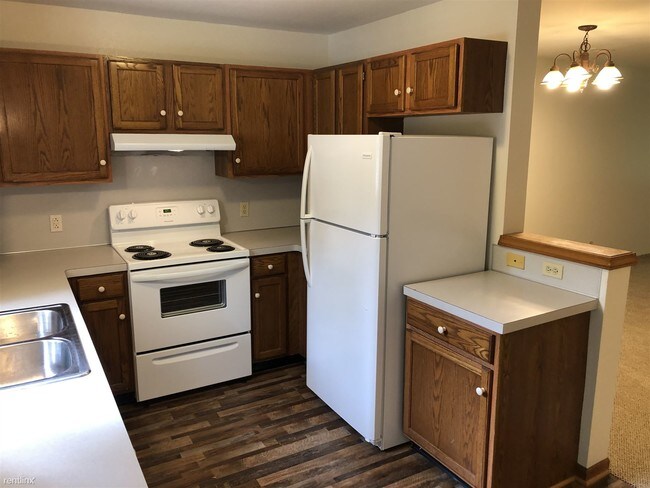 Building Photo - 3 br, 1 bath Apartment - Pinetree Apartments