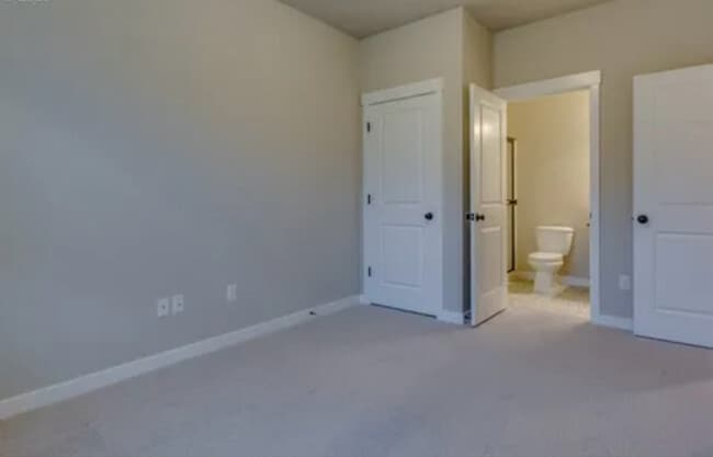 Building Photo - 1521 NE 15th Cir