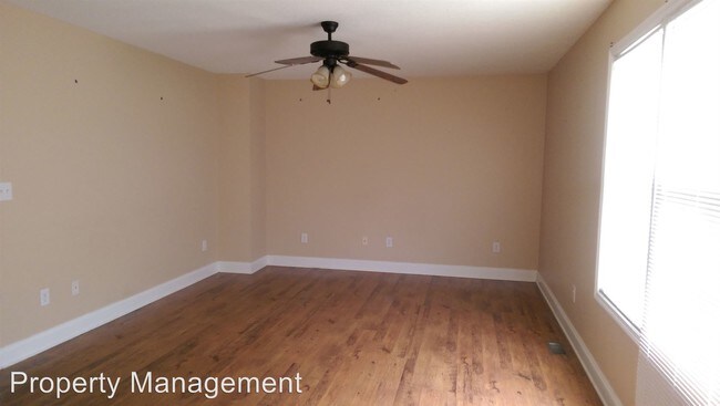 Building Photo - 3520 Walnut Grove Ln NE