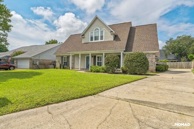 Foto del edificio - Spacious 4BR House in Pensacola; Pool