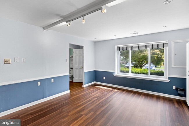 Building Photo - 125 Caernarvon Ct