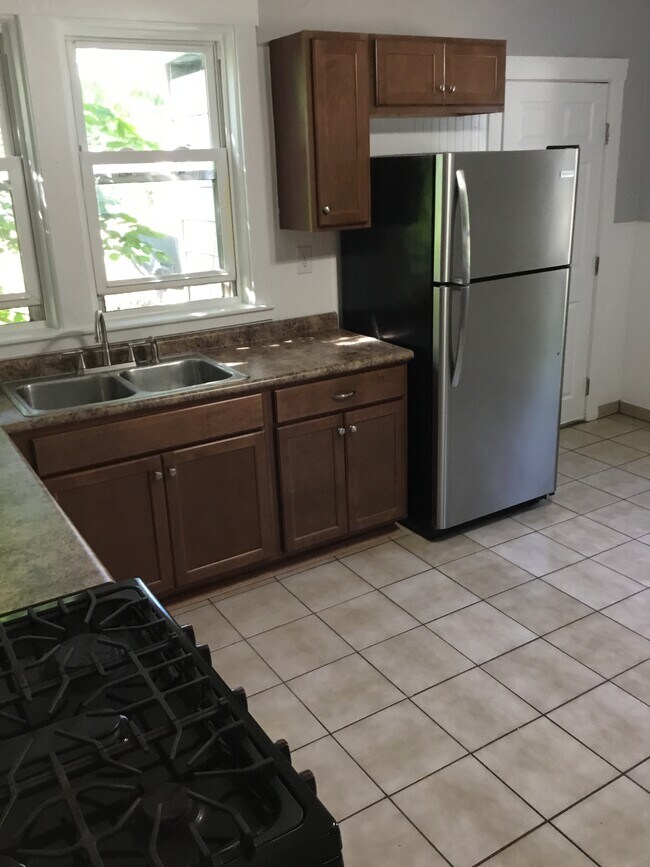 1689 W 14th St, Erie, PA 16505 Townhome Rentals in Erie PA