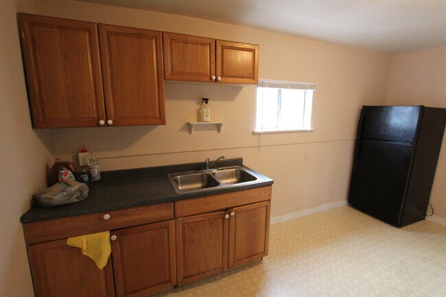 Building Photo - 624 Carothers Ave