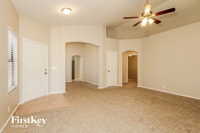 Foto del edificio - 8764 W Laurel Ln