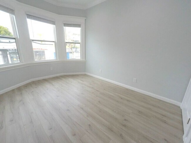 Foto del edificio - Remodeled 1-Bd w/ In-Unit Laundry & Modern...