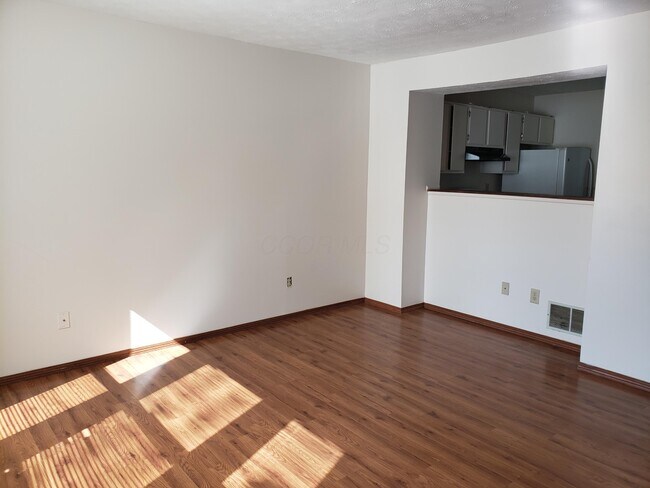 Foto del edificio - 7900 Barkwood Dr