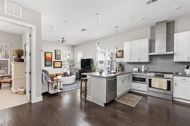 Foto del edificio - 4325 Jackson Ave